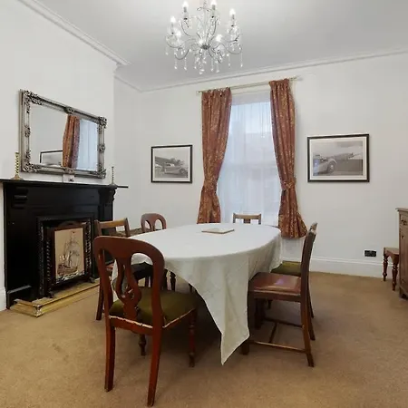 5 Bed House With Games Sleeps 10 Casa vacanze Redcar