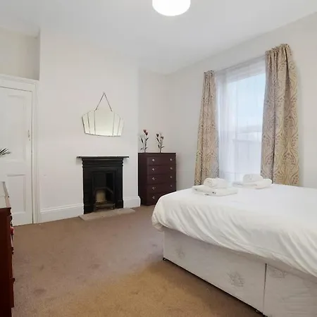 Σπίτι διακοπών 5 Bed House With Games Sleeps 10